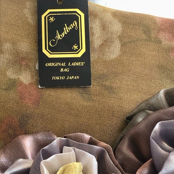 ✨Host Pick!✨ Silk evening bag in silk gauze with appliqué — rare and unique! - Picture 10 of 12